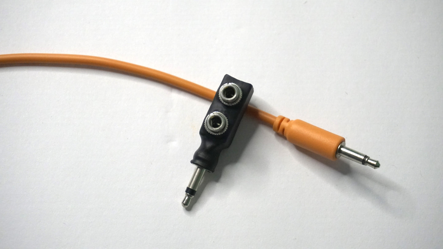 Passive Multiple - Audio/CV splitter - 3.5mm - Add a mult to any patch without the need for a separate module.