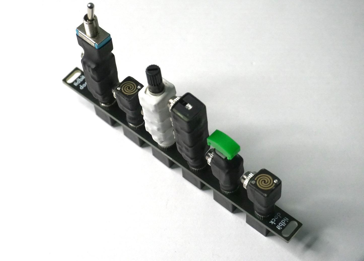 Tidbit Dock - 2hp Tidbit holder - Eurorack Module