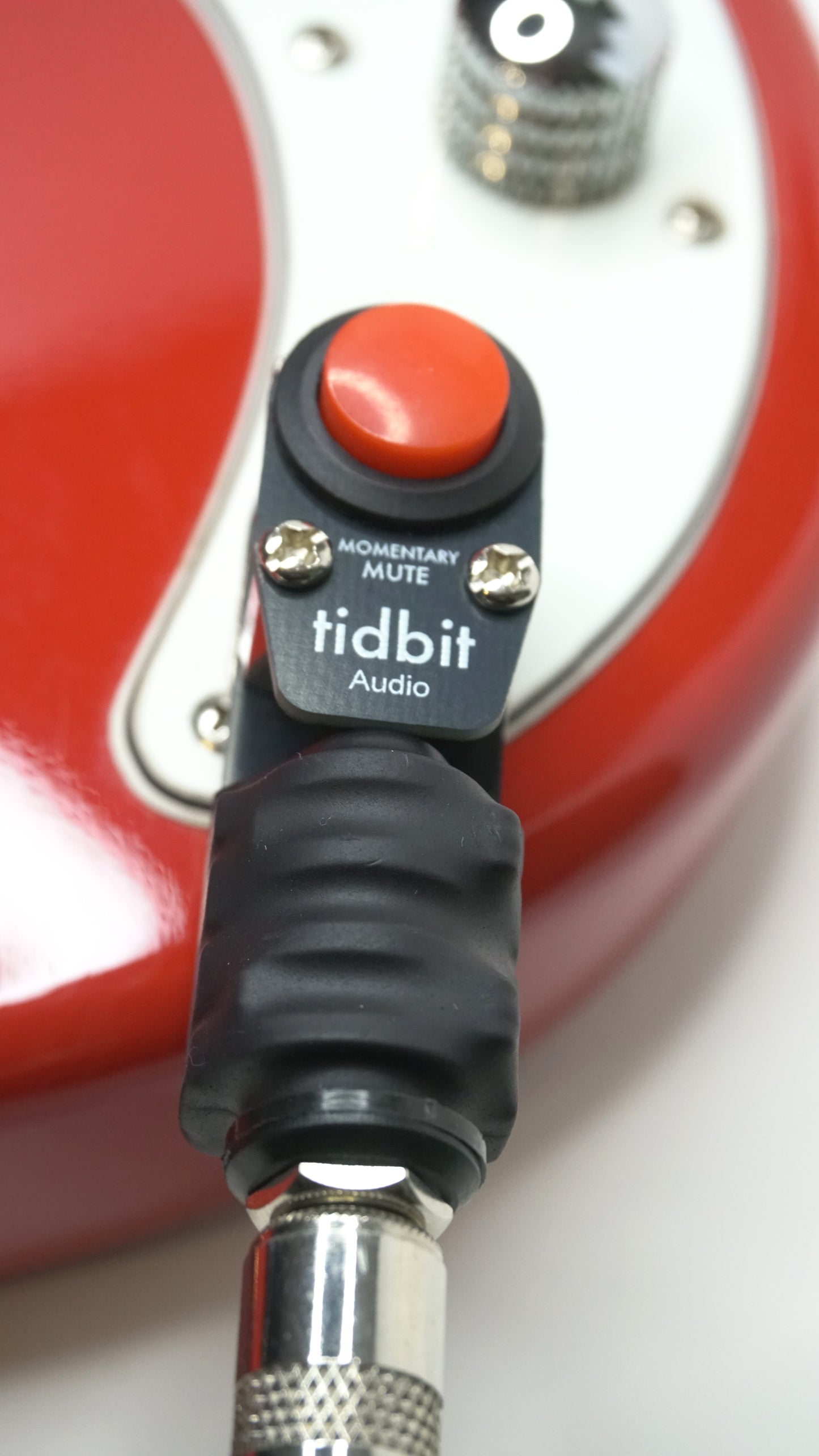 Arcade-Style Kill-Switch for guitar / Synth / Audio equipment - Mono quarter-inch momentary mute switch - 1/4th inch right angle plug