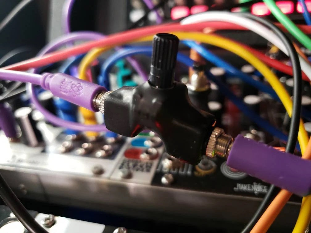 Mini Floating Audio Attenuator /Volume control - 3.5mm - Add an attenuator to any patch without a dedicated module - 0HP