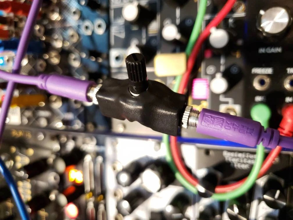 Mini Floating Audio Attenuator /Volume control - 3.5mm - Add an attenuator to any patch without a dedicated module - 0HP