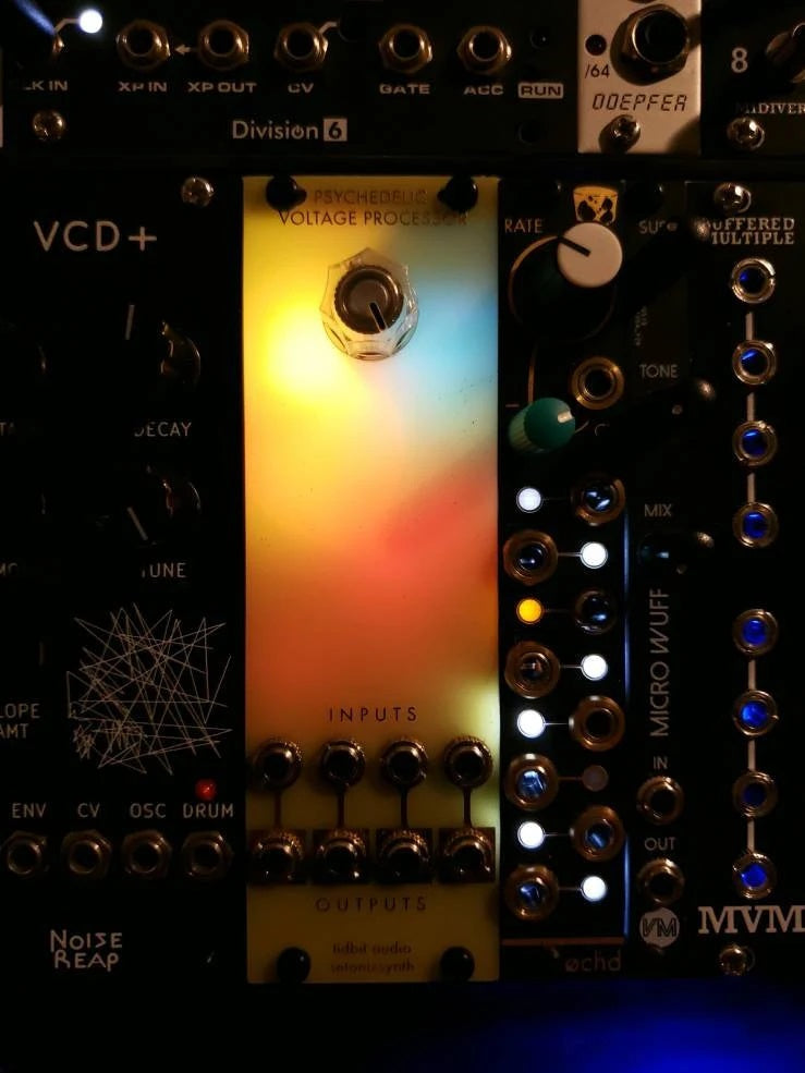 Psychedelic Voltage Processor - four-channel chaos Eurorack module - Random Voltage Generator - 8hp