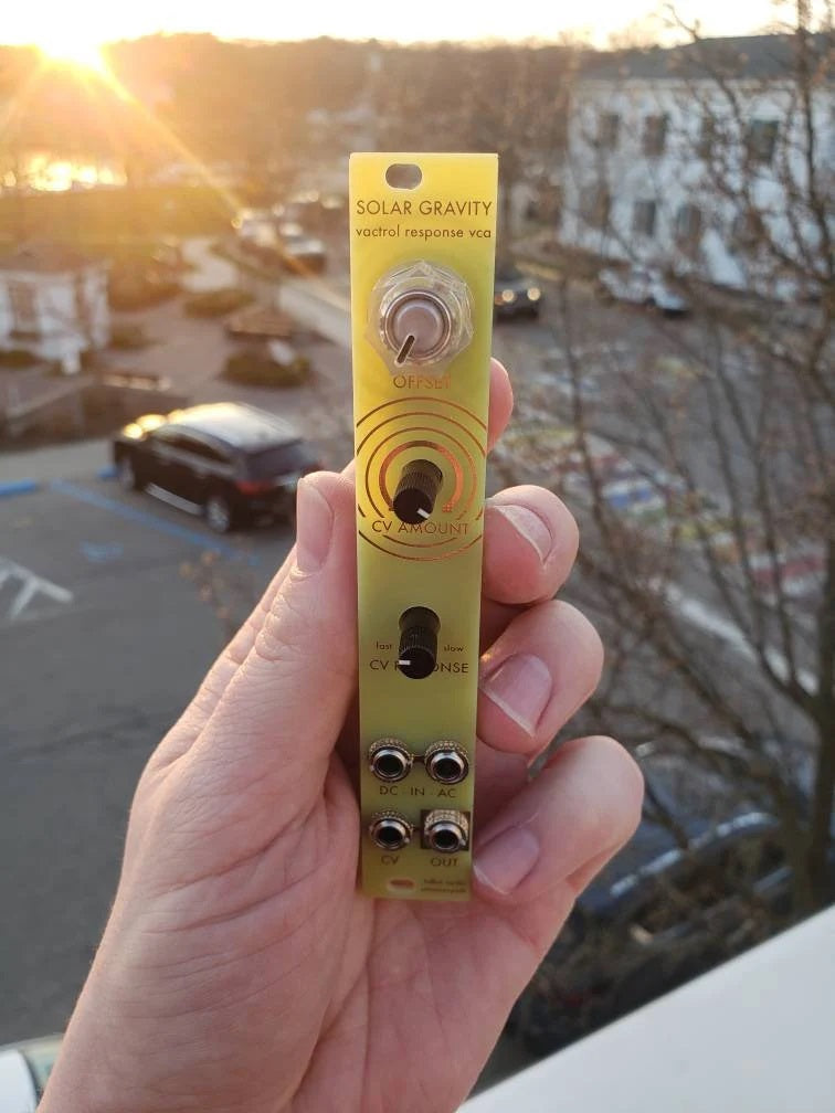 SolarGravity / Analog Vactrol-Based VCA - Eurorack Module - 4hp