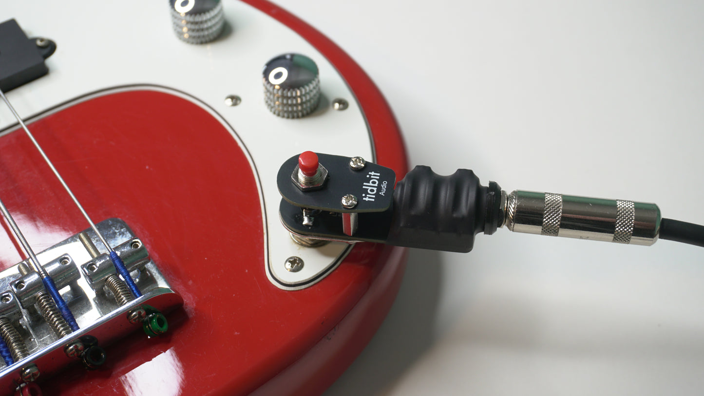 Kill-switch for guitar / synth / audio equipment - Mono quarter inch mute switch - 1/4th inch right angle plug