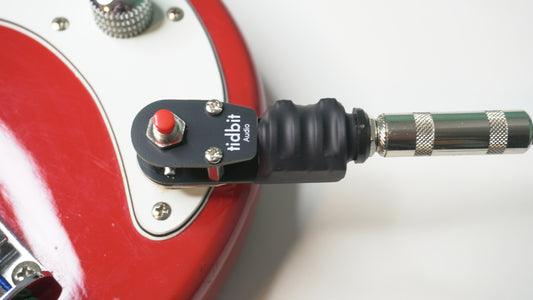 Kill-switch for guitar / synth / audio equipment - Mono quarter inch mute switch - 1/4th inch right angle plug