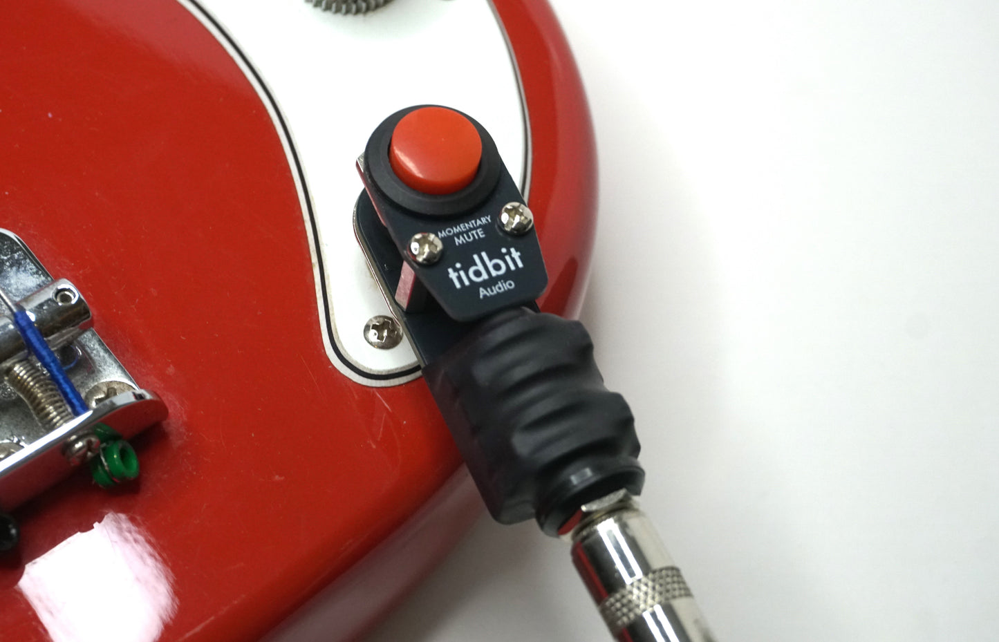 Arcade-Style Kill-Switch for guitar / Synth / Audio equipment - Mono quarter inch mute switch - 1/4th inch right angle plug